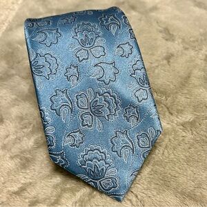 Material London Blue Silk Floral Tie 3.25”W 57”L NWOT